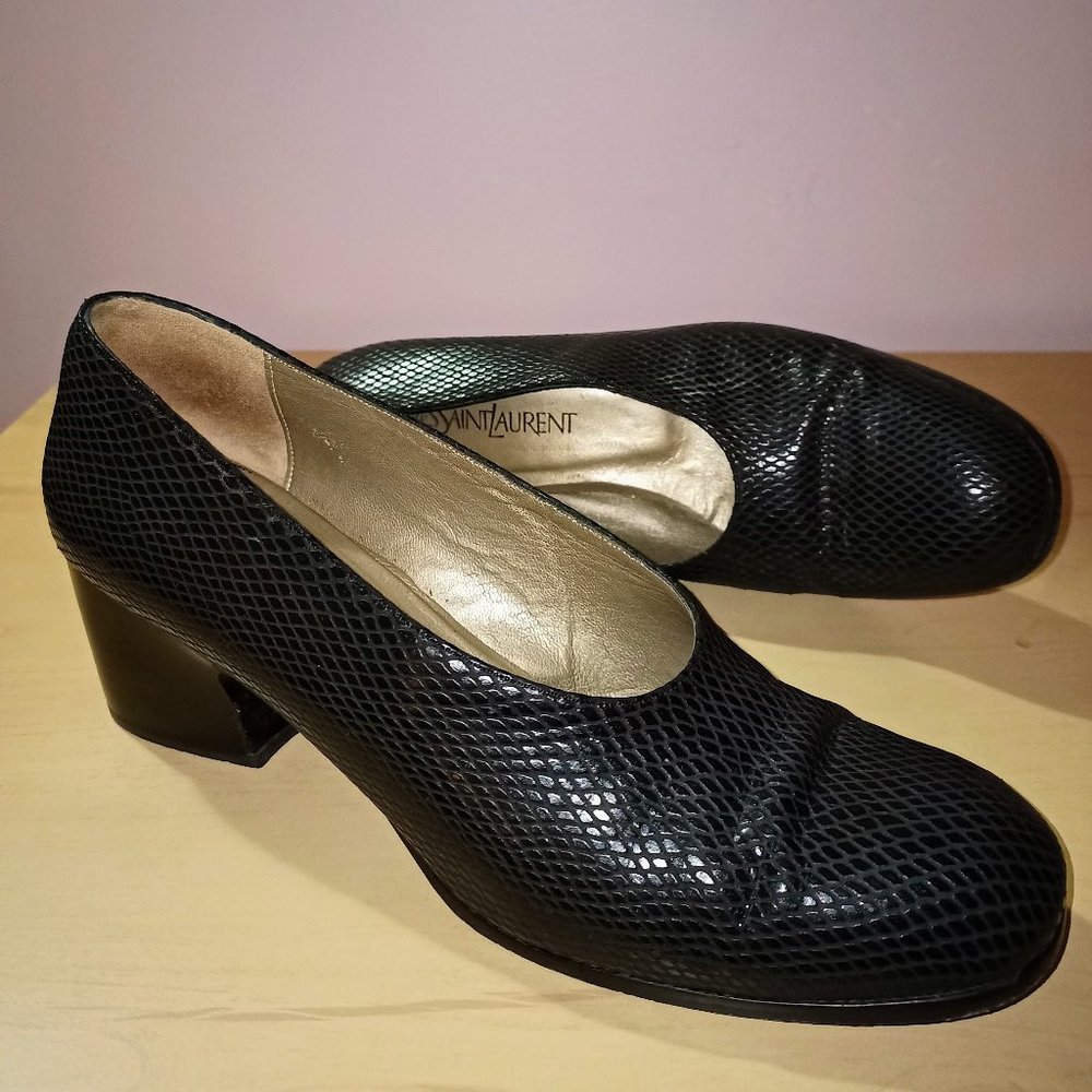 Yves Saint Laurent 2" heel Black pumps